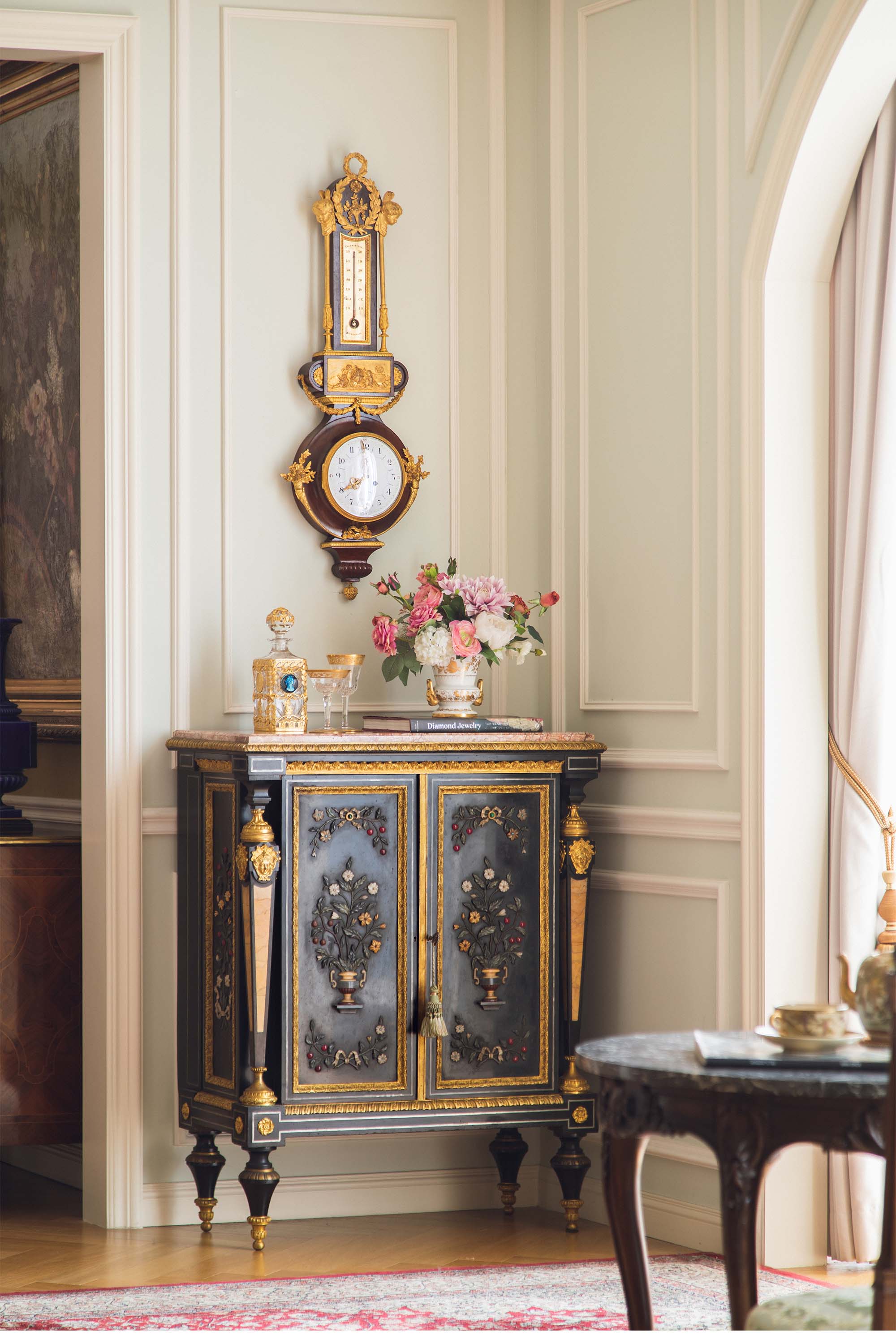 独角鹿西洋古董1880年代法国出品路易十六风格古典天使主题铜鎏金精雕装饰桃花心木晴雨表挂钟