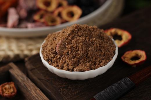 古法无添加果肉酸梅粉 精心挑选每一颗果肉 独家秘制配方，古法熬制 纯手工，零添加 冲泡简单，无需蒸煮，冷热水冲饮皆可 商品图1