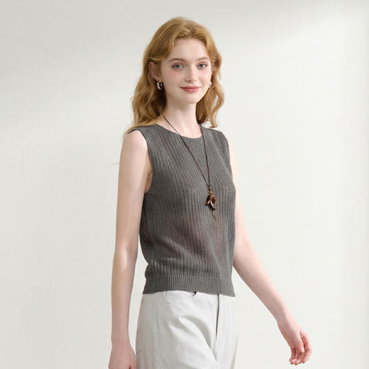 西遇法式圆领无袖针织背心女2026夏季新款镂空露背设计感马甲上衣H0060248 商品图4