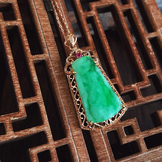 【天然正品】A货翡翠AU750黄金镶钻镶天然细腻糯种飘绿花平安无事牌翡翠吊坠项链35.7*17.7*6.3MM（皆取最大值）141125AH37 商品图7