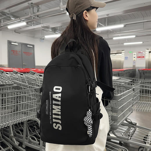 【经典美式校园风❗️双肩背包常备】经典美式校园风，双肩背包常备。适用于女大学生、高中初中生和旅行者使用。大容量设计，可轻松携带各种物品。男日系工装风格，时尚百搭书包。开学季父亲节礼物新年礼盒年货礼盒 商品图1