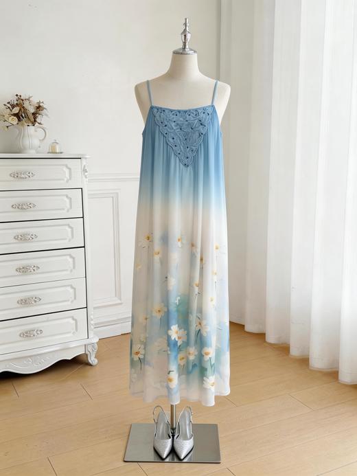 【孤品样衣，不退不换】飘逸感度假风渐变显白吊带长款连衣裙 商品图0