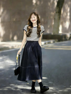 【百图lulu定制】【预售4月21日发】【塞纳河畔套装】仿麻条透气纹针织衫  藏青色A字半身裙