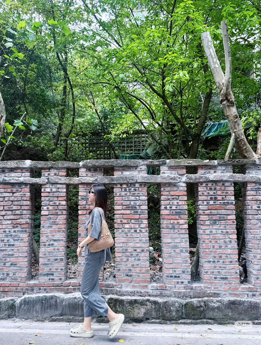 代购级 蔻驰𝗰𝗼𝗮𝗰.𝟰月新品𝗯𝗿𝗼𝗼𝗸𝗹𝘆𝗻 
布鲁克林拉菲草编包 商品图9