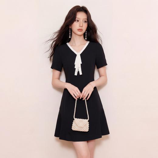 奢姿大码女装2026夏季减龄撞色飘带V领连衣裙胖妹妹赫本风裙子9962860066 商品图1