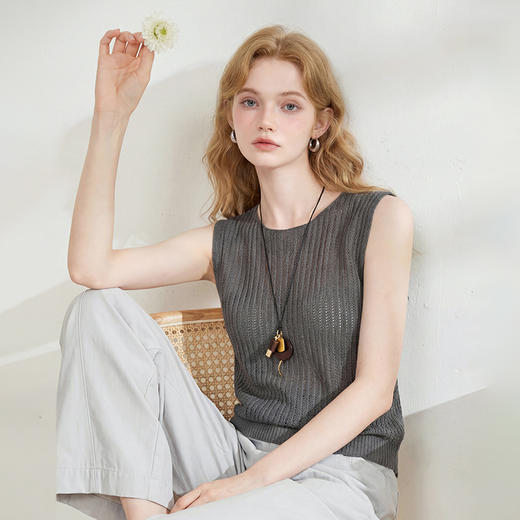 西遇法式圆领无袖针织背心女2026夏季新款镂空露背设计感马甲上衣H0060248 商品图2