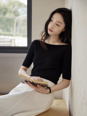 爆款3-7天发货！cosAcosB显瘦一字领莱赛尔天丝中袖针织杉M9360