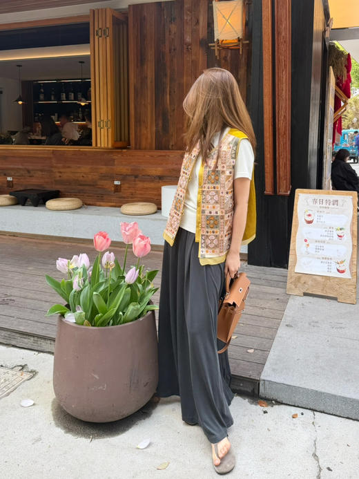 2604202    非遗刺绣 龟裂香云纱 真丝马甲 商品图2