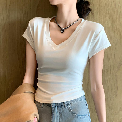 8302夏装新款修身正肩V领短袖T恤女百搭收腰显瘦高级感上衣小众款 商品图1