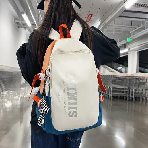 【经典美式校园风❗️双肩背包常备】经典美式校园风，双肩背包常备。适用于女大学生、高中初中生和旅行者使用。大容量设计，可轻松携带各种物品。男日系工装风格，时尚百搭书包。开学季父亲节礼物新年礼盒年货礼盒 商品图2