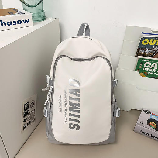 【经典美式校园风❗️双肩背包常备】经典美式校园风，双肩背包常备。适用于女大学生、高中初中生和旅行者使用。大容量设计，可轻松携带各种物品。男日系工装风格，时尚百搭书包。开学季父亲节礼物新年礼盒年货礼盒 商品图5