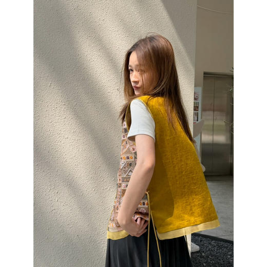 2604202    非遗刺绣 龟裂香云纱 真丝马甲 商品图6