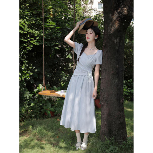 鹿向南【0410/20:00新品前1小时5折限量100件】气质款蓝色连衣裙 商品图1