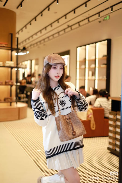 代购级 蔻驰𝐜𝐨𝐚𝐜.𝐡 𝗥𝗼𝘄𝗮𝗻𝗕𝘂𝗰𝗸𝗲𝘁
发财水桶包 商品图5