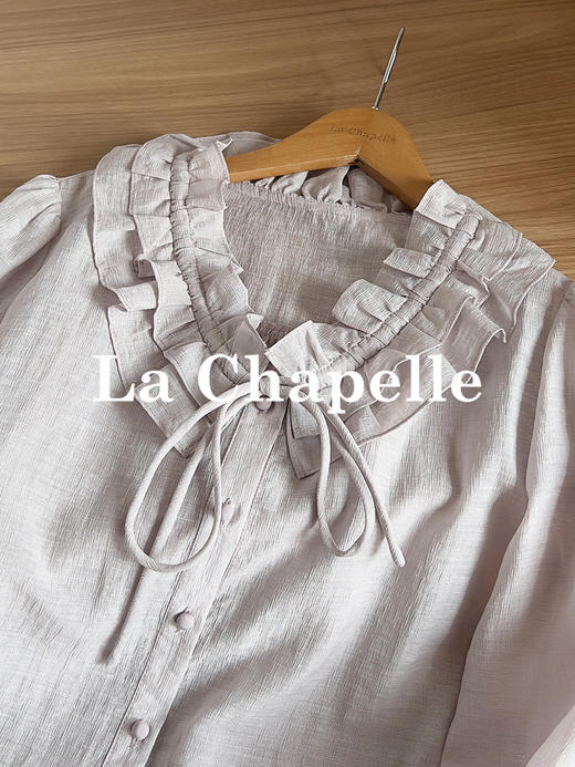 专柜实拍【醋酸+天丝！轻奢】拉夏贝尔/La Chapelle甜美减龄！莱赛尔醋酸混纺~气质好穿木耳边系带衬衫宽松显瘦上衣 商品图3