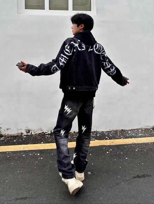 F040711春夏季新款做旧复古街头涂鸦背后梵文字母水洗牛仔外套 商品图7