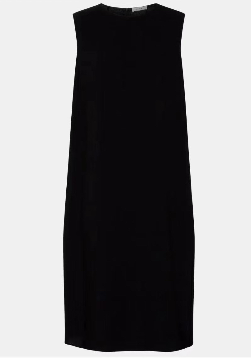 row家小黑裙。自己备注号码。