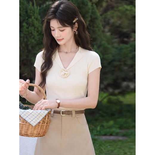 鹿向南「白茶心事」浅杏色V领短袖毛针织衫夏新款修身显瘦上衣女 商品图0