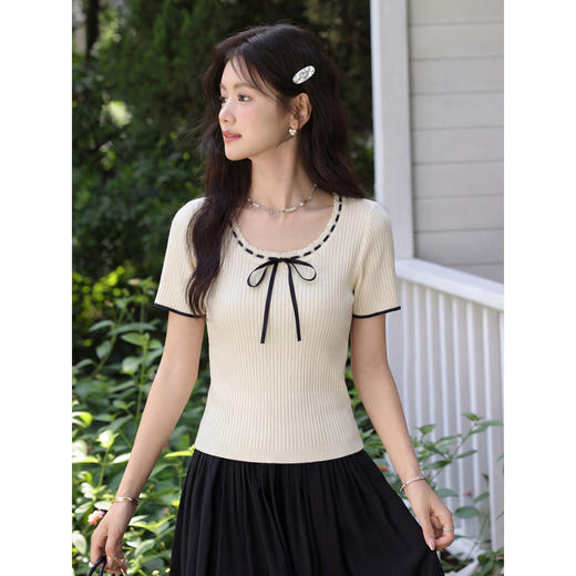 鹿向南「织夏来信」米杏色设计感短袖T恤女夏季显瘦气质正肩上衣 商品图3