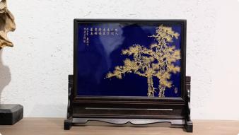 蓝釉描金苍松图瓷板插屏 商品图0