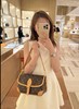 断货王优雅复古字母肩带法棍包 商品缩略图0