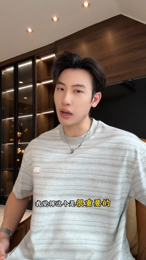 SDSA男装2026新款轻奢韩版撞色细条纹圆领短袖T恤百搭宽松上衣 商品图0