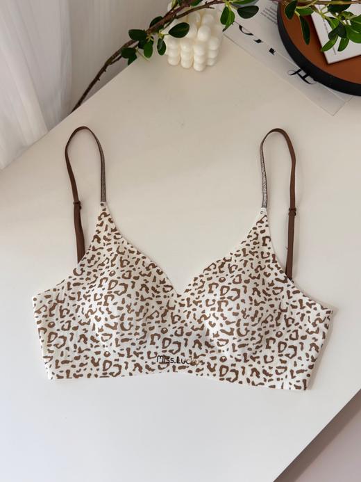 点此购买 华歌尔女士超薄花瓣杯后背一根带美背文胸 艾 344493 商品图1