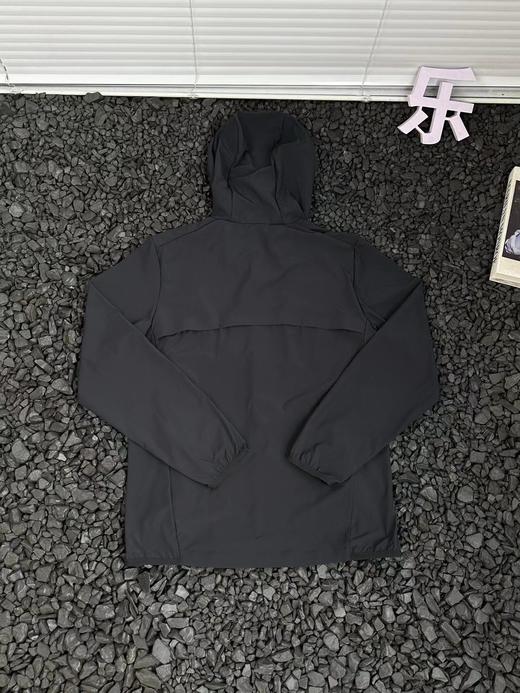 F040744户外运动休闲吸汗透气速干轻薄透气连帽梭织外套夹克防晒衣 商品图6