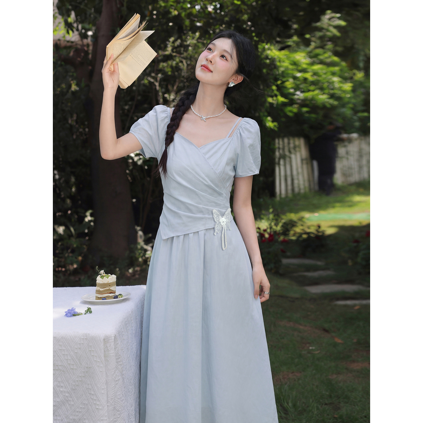 鹿向南【0410/20:00新品前1小时5折限量100件】气质款蓝色连衣裙