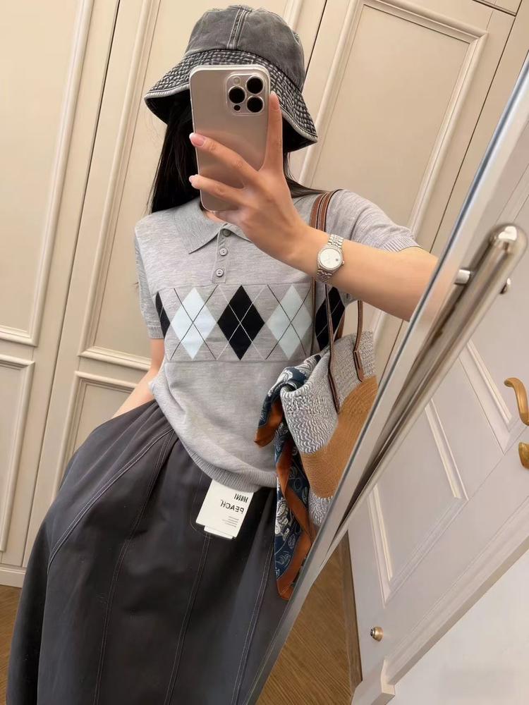 直发 MIU系， 设计感复古菱格撞色翻领短袖POLO针织衫