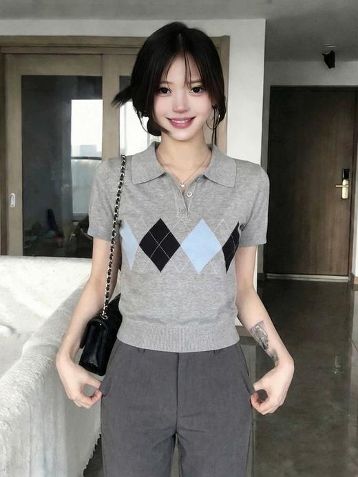 直发 MIU系， 设计感复古菱格撞色翻领短袖POLO针织衫 商品图3
