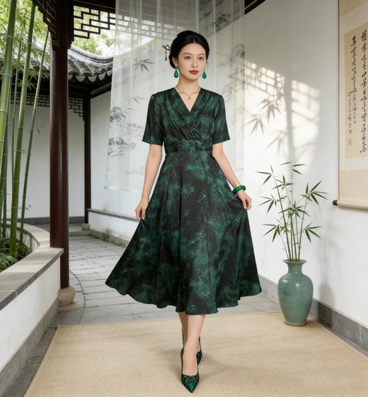 SC2S56_庭芜绿色_连衣裙_夏季_垂坠显瘦通勤优雅 A 字摆_高级女装_BERNIEELEN伯妮斯茵 商品图11