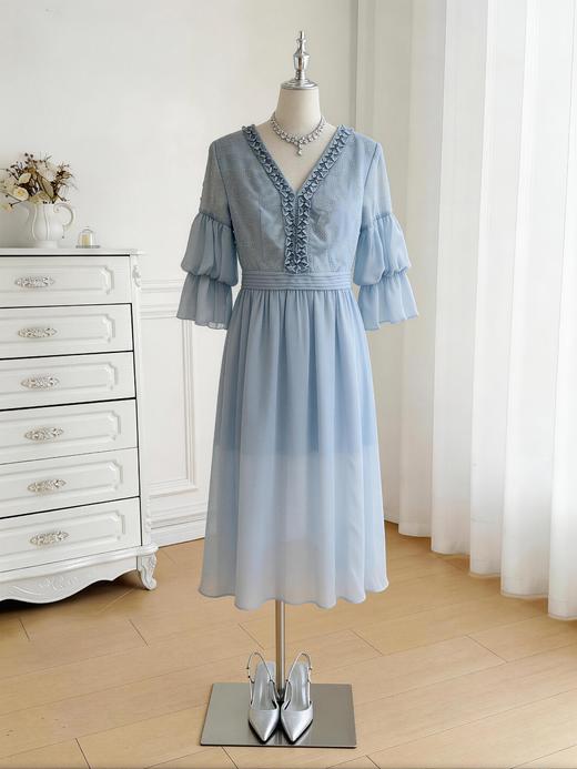 【孤品样衣，不退不换】蛋糕袖 V领钉钻连衣裙 商品图0