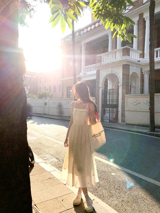 <曾小咸推荐>4.9现货秒杀 ！微信超特价！甜美气质杏色吊带连衣裙 日常199.99 立减100 秒杀99.99！！ 商品图11