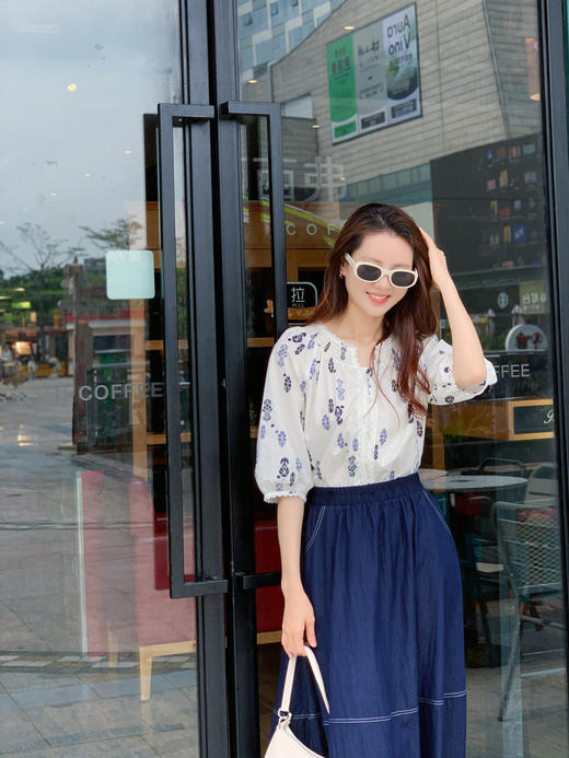 【百图lulu定制】【预售4月21日发】【塞纳河畔套装】仿麻条透气纹针织衫  藏青色A字半身裙 商品图8