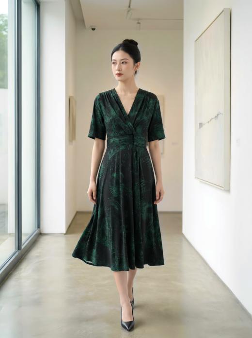 SC2S56_庭芜绿色_连衣裙_夏季_垂坠显瘦通勤优雅 A 字摆_高级女装_BERNIEELEN伯妮斯茵 商品图2