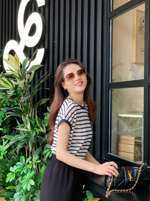 【百图lulu定制】【预售4月21日发】【塞纳河畔套装】仿麻条透气纹针织衫  藏青色A字半身裙 商品图3