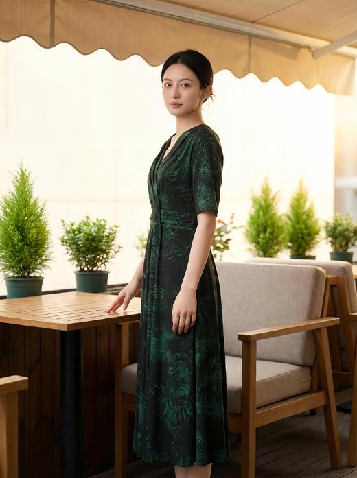 SC2S56_庭芜绿色_连衣裙_夏季_垂坠显瘦通勤优雅 A 字摆_高级女装_BERNIEELEN伯妮斯茵 商品图3