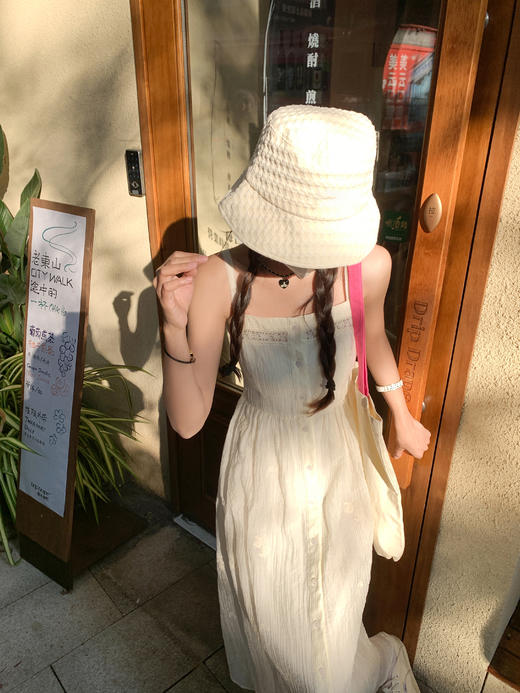 <曾小咸推荐>4.9现货秒杀 ！微信超特价！甜美气质杏色吊带连衣裙 日常199.99 立减100 秒杀99.99！！ 商品图6