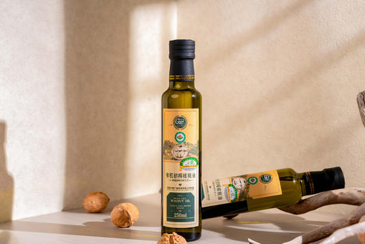 云南有机初榨核桃油250ml 商品图0