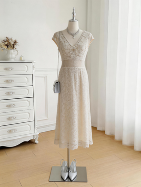 【孤品样衣，不退不换】微弹蕾丝面料细节领口钉珠，腰部透肤不透肉无袖连衣裙