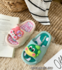 🌟区别于普通印花拖鞋❗️【儿童立体卡通涂鸦拖鞋】 🍊 它是立体款❗️小孩子太费拖鞋了✨ 是春夏必备的儿童拖鞋！柔软PVC材质 🔥整体轻盈软糯 不压脚、不闷脚，透气又舒服，夏天穿不黏脚！ 商品缩略图4