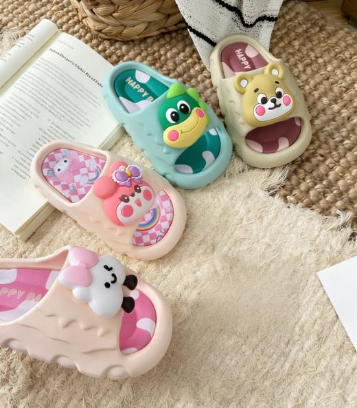 🌟区别于普通印花拖鞋❗️【儿童立体卡通涂鸦拖鞋】 🍊 它是立体款❗️小孩子太费拖鞋了✨ 是春夏必备的儿童拖鞋！柔软PVC材质 🔥整体轻盈软糯 不压脚、不闷脚，透气又舒服，夏天穿不黏脚！ 商品图3