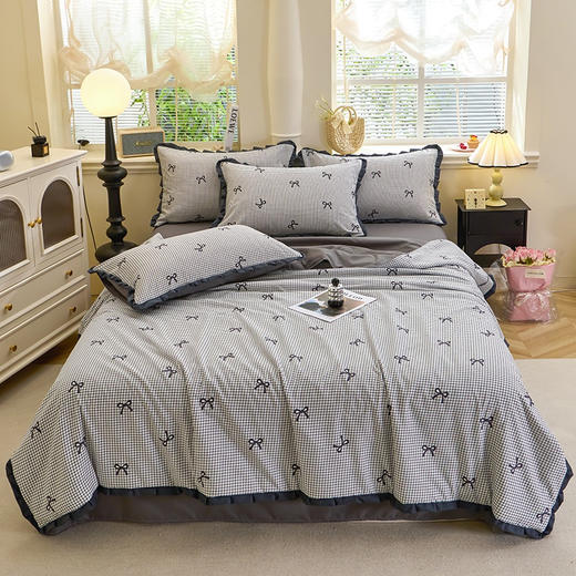 🎀【赫本风花边单夏被】🌿☘️🌵🟠彩色花边点缀 🟤面料自然棉柔 Ａ类标准 0甲醛 0荧光剂 0芳香胺 🔴温柔藏在被窝里 舒适好享受 🔘面料柔软轻盈 手感柔软 吸湿透气 商品图1