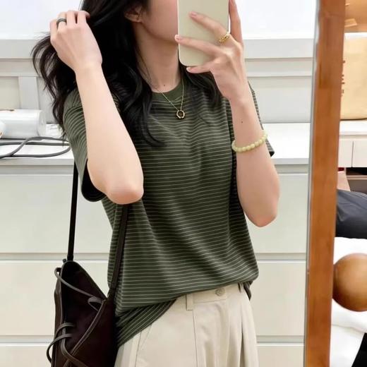 橄榄绿肌理条纹T恤 ，定制定染步面，撞色钩织条纹，手感柔和厚实，显白百搭更时髦 商品图2