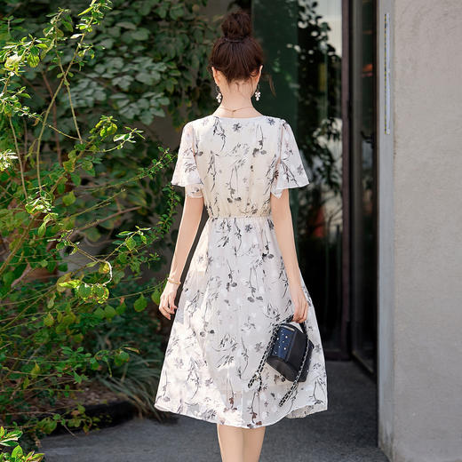 「自」全新升级【铂金会员247/天猫329/差价82】(10719)洛诗琳气质水墨印花连衣裙女2026夏季新款收腰荷叶袖中长裙 商品图3