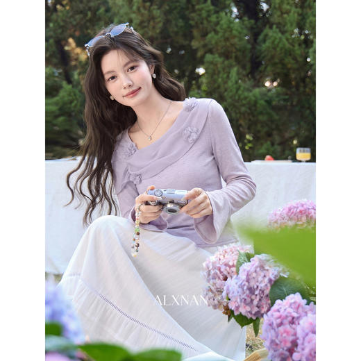 鹿向南「琉璃花海」法式设计感紫色T恤女春小众气质修身短款上衣 商品图3