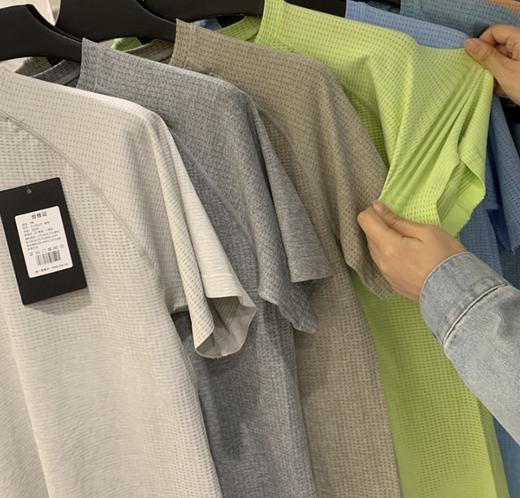 LU家同款【NICESELF  MVT休闲运动短袖 款号YLF00137】男女同款  意大利全进口圣东尼无缝机   无缝一体织造工艺 商品图4