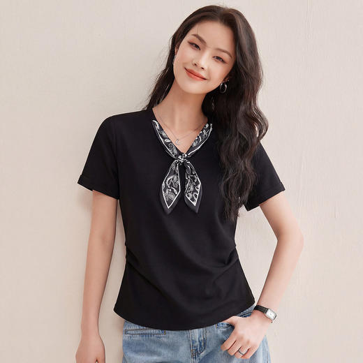 「自j」全新升级【铂金会员119/天猫159/差价40】(03124)洛诗琳高级感藏青色丝巾T恤2026夏季新款修身收腰短袖上衣 商品图2