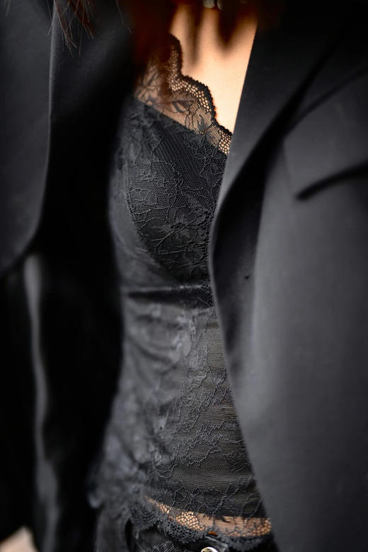 断码！官网990+ 华家法式花瓣蕾丝蚕丝养肤文胸吊带二合一女 可卸垫塑胸型防凸点美背打底背心可外穿 商品图7